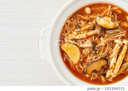Stir-fried Spicy Mushroom with Tom Yum Soup 103304151