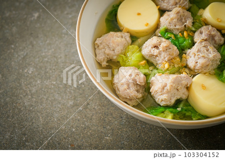 Clear Soup with Tofu and Minced Pork 103304152
