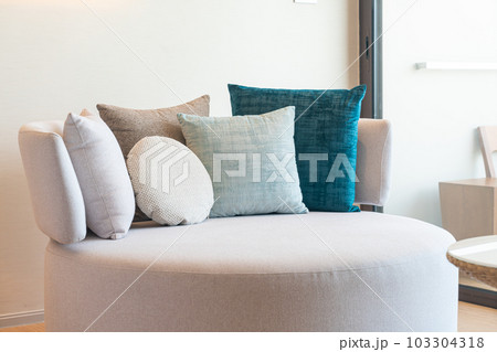 comfortable pillows decoration on sofa comfortable pillows decoration on sofa 103304318