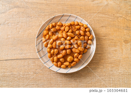 Thai Fried Peanut Cookies 103304681