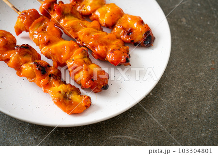 grilled chicken skewer yakitori serve in izakaya style 103304801