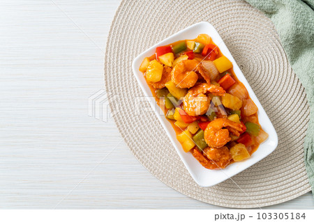Stir-fried sweet and sour with fried shrimp 103305184