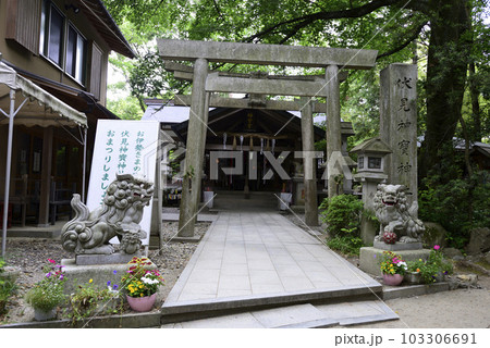 伏見神宝神社　社殿 103306691