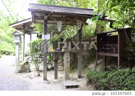 伏見神宝神社　おもかる石 103307005