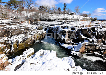 雪の曽木の滝 雪の曽木の滝 103307074