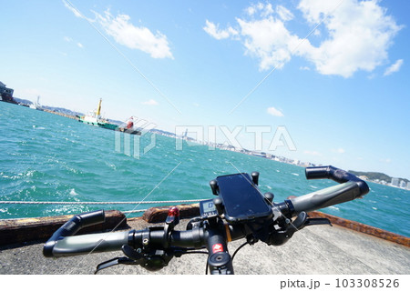 洞海湾とクロスバイク 洞海湾とクロスバイク 103308526