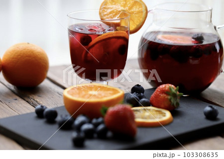 フレッシュフルーツたっぷりのスッキリアイスハーブティー 103308635