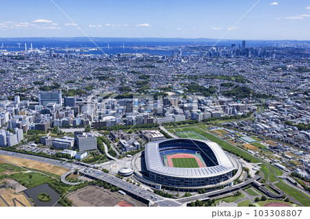 横浜国際総合競技場・スタジアム上空より横浜みなとみらいを望む・2023撮影 横浜国際総合競技場・スタジアム上空より横浜みなとみらいを望む・2023撮影 103308807