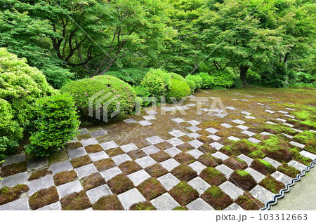 東福寺　方丈北庭 103312663