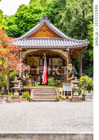 大阪府高槻市の磐手杜神社　神楽殿 103312899