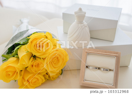 結婚 バラと指輪の壁紙 結婚 バラと指輪の壁紙 103312968