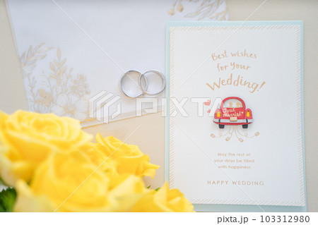 薔薇と指輪の結婚イメージ 薔薇と指輪の結婚イメージ 103312980