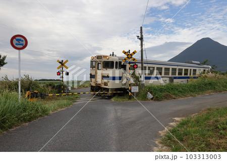 JR最南端の踏切 指宿枕崎線 西大山踏切 JR最南端の踏切 指宿枕崎線 西大山踏切 103313003