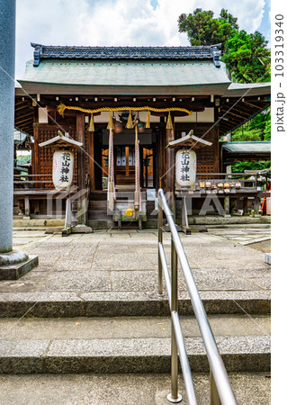 京都市山科区の花山稲荷神社　拝殿 103319340