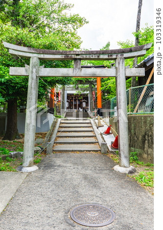 京都市山科区の花山稲荷神社　鳥居 103319346
