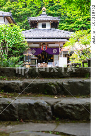 京都市山科区の双林院（山科聖天）　不動堂 103319752