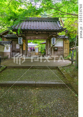 京都市山科区の双林院(山科聖天) 山門 京都市山科区の双林院(山科聖天) 山門 103319760