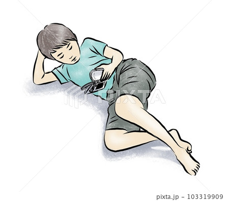 ごろごろ 横になって漫画を読む男の子 ごろごろ 横になって漫画を読む男の子 103319909