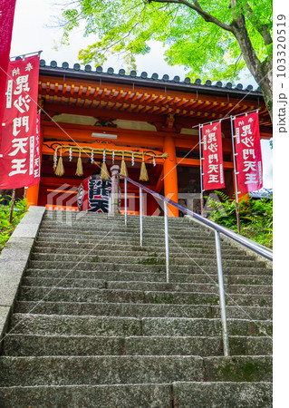 京都市山科区の毘沙門堂 仁王門 京都市山科区の毘沙門堂 仁王門 103320519