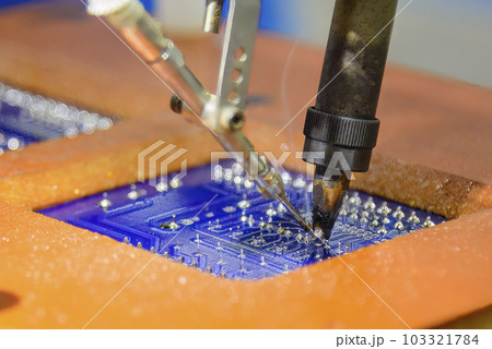 The automatic soldering machine operation with PCB board. The automatic soldering machine operation with PCB board. 103321784