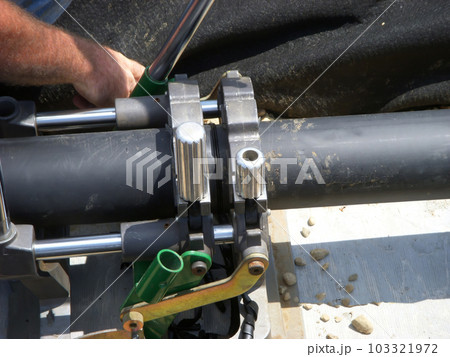Jointing and pressure testing dual walled HDPE plastic pipe. 103321972