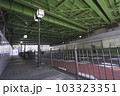 昼間の新宿の電車高架下の大ガード 103323351