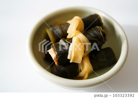 正月料理の昆布巻き 正月料理の昆布巻き 103323392