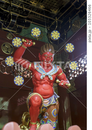 日光山輪王寺大猶院夜叉門の雷神像 日光山輪王寺大猶院夜叉門の雷神像 103326466