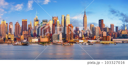 View on Manhattan at sunset 103327016