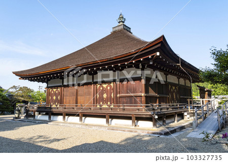 早朝の総本山仁和寺 御影堂 早朝の総本山仁和寺 御影堂 103327735