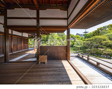 総本山仁和寺 宸殿と北庭 総本山仁和寺 宸殿と北庭 103328837