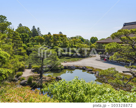 総本山仁和寺　北庭 103328872