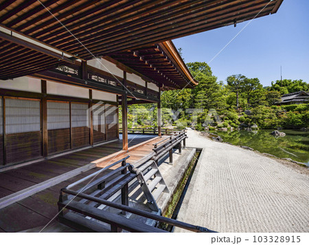 総本山仁和寺　宸殿と北庭 103328915