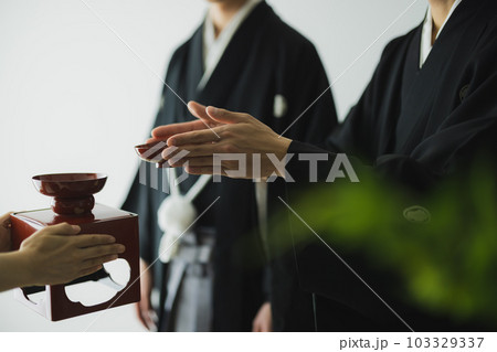 和装　同性婚イメージ　LGBT 103329337