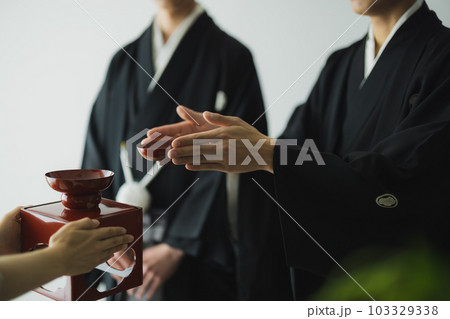 和装　同性婚イメージ　LGBT 103329338