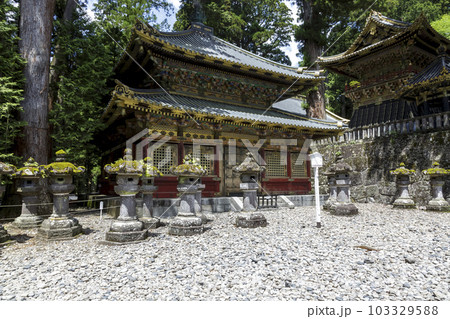 国の重要文化財である日光東照宮内の輪蔵【栃木県日光市】 国の重要文化財である日光東照宮内の輪蔵【栃木県日光市】 103329588