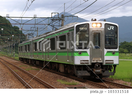 長岡花火の際に臨時運行中の上越線E127系（越後中里⇔長岡） 103331518