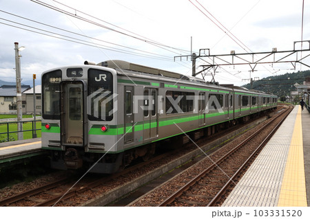 長岡花火の際に臨時運行中の上越線E127系（越後中里⇔長岡） 103331520