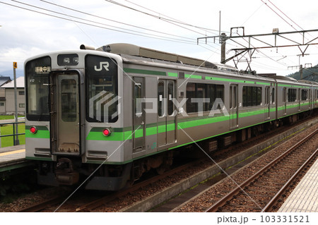 長岡花火の際に臨時運行中の上越線E127系（越後中里⇔長岡） 103331521