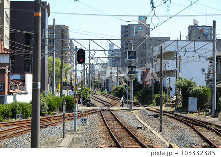 山口県 宇部市 宇部新川駅近くの踏切 山口県 宇部市 宇部新川駅近くの踏切 103332385