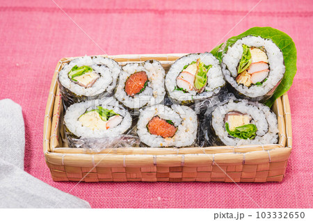 お弁当のおにぎらず 103332650