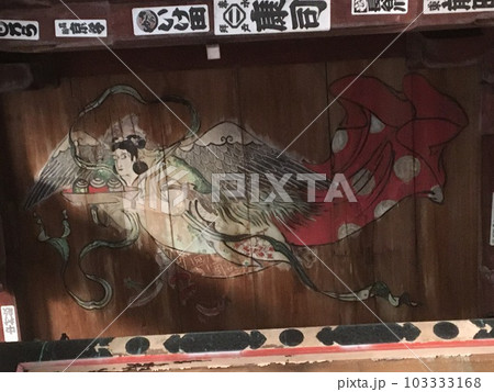 安房鴨川大山不動尊不動堂内の絵馬に描かれた左へ向かう天女の絵 安房鴨川大山不動尊不動堂内の絵馬に描かれた左へ向かう天女の絵 103333168