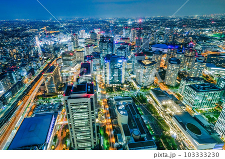 神奈川県横浜市西区みなとみらいの夜景 103333230