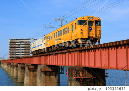 【JR九州】キハ40形(日豊本線:宮崎〜南宮崎・大淀川鉄橋) 【JR九州】キハ40形(日豊本線:宮崎〜南宮崎・大淀川鉄橋) 103333635
