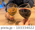 ワインで乾杯4 103334022