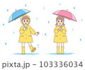 雨の中傘をさしてレインコートを着る子どもたち 雨の中傘をさしてレインコートを着る子どもたち 103336034