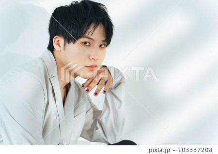 男性のファッションポートレート メンズコスメ スキンケア 男性のファッションポートレート メンズコスメ スキンケア 103337208