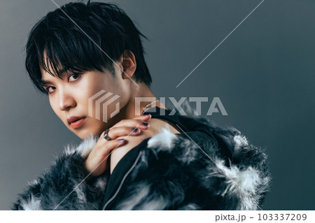 男性のファッションポートレート メンズコスメ スキンケア 男性のファッションポートレート メンズコスメ スキンケア 103337209