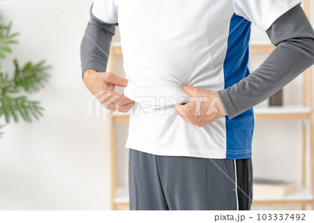 シニア男性　スポーツウエア　ダイエット　手元 103337492