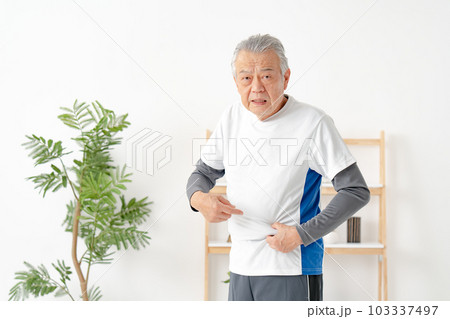 シニア男性　スポーツウエア　ダイエット 103337497